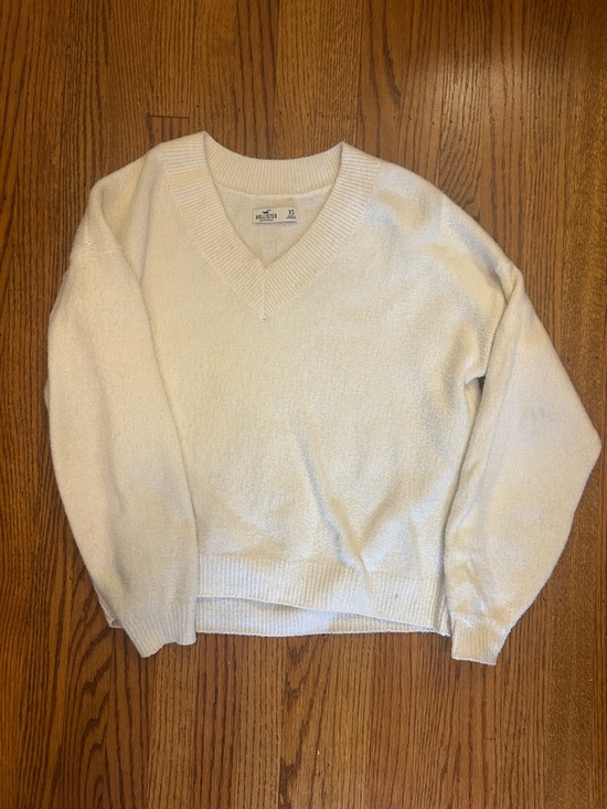 Hollister Sweaters - Hollister V-Neck Women's Sweater in Cream